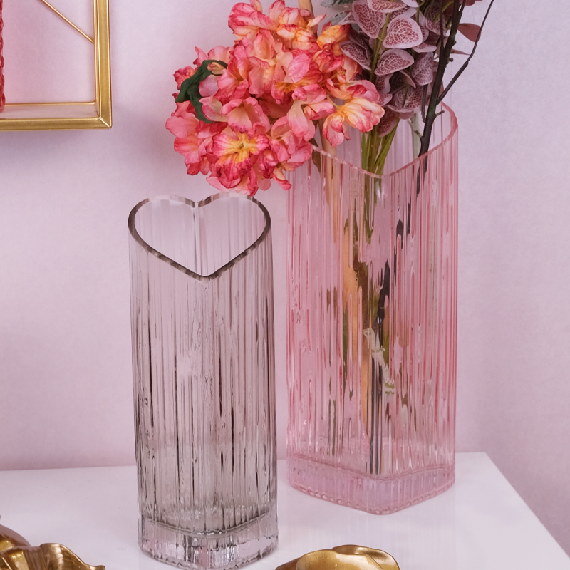 Romantic Amber Glass Heart Shaped Opening Translucent Striped Wedding Transparent Flower Vases For Homes